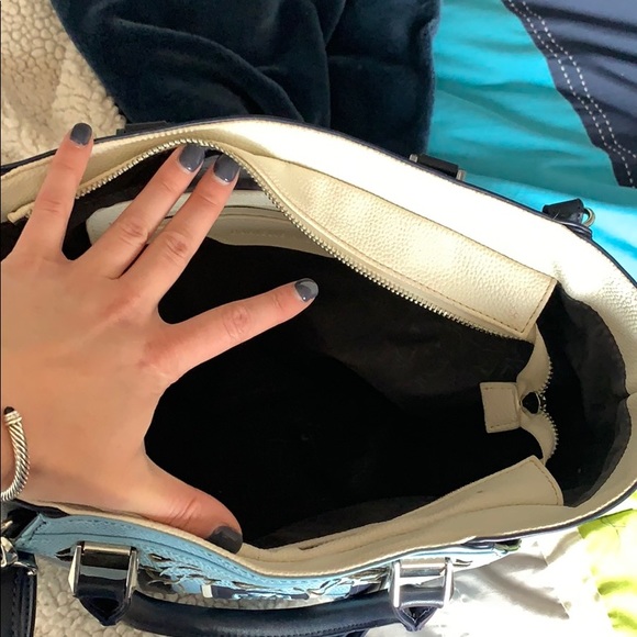 Danielle Nicole Hans bag - Picture 4 of 5